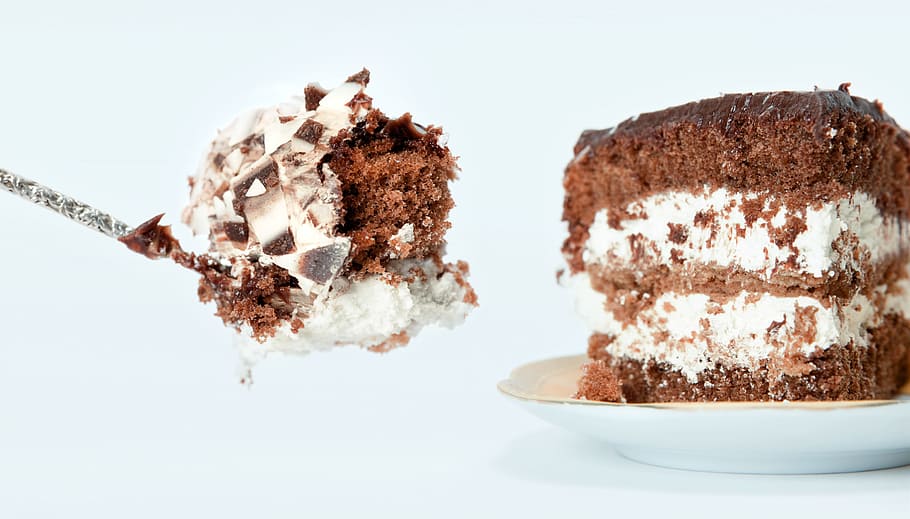 cake, pie, cream, icing, dessert, plate, white, snack, chocolate HD wallpaper