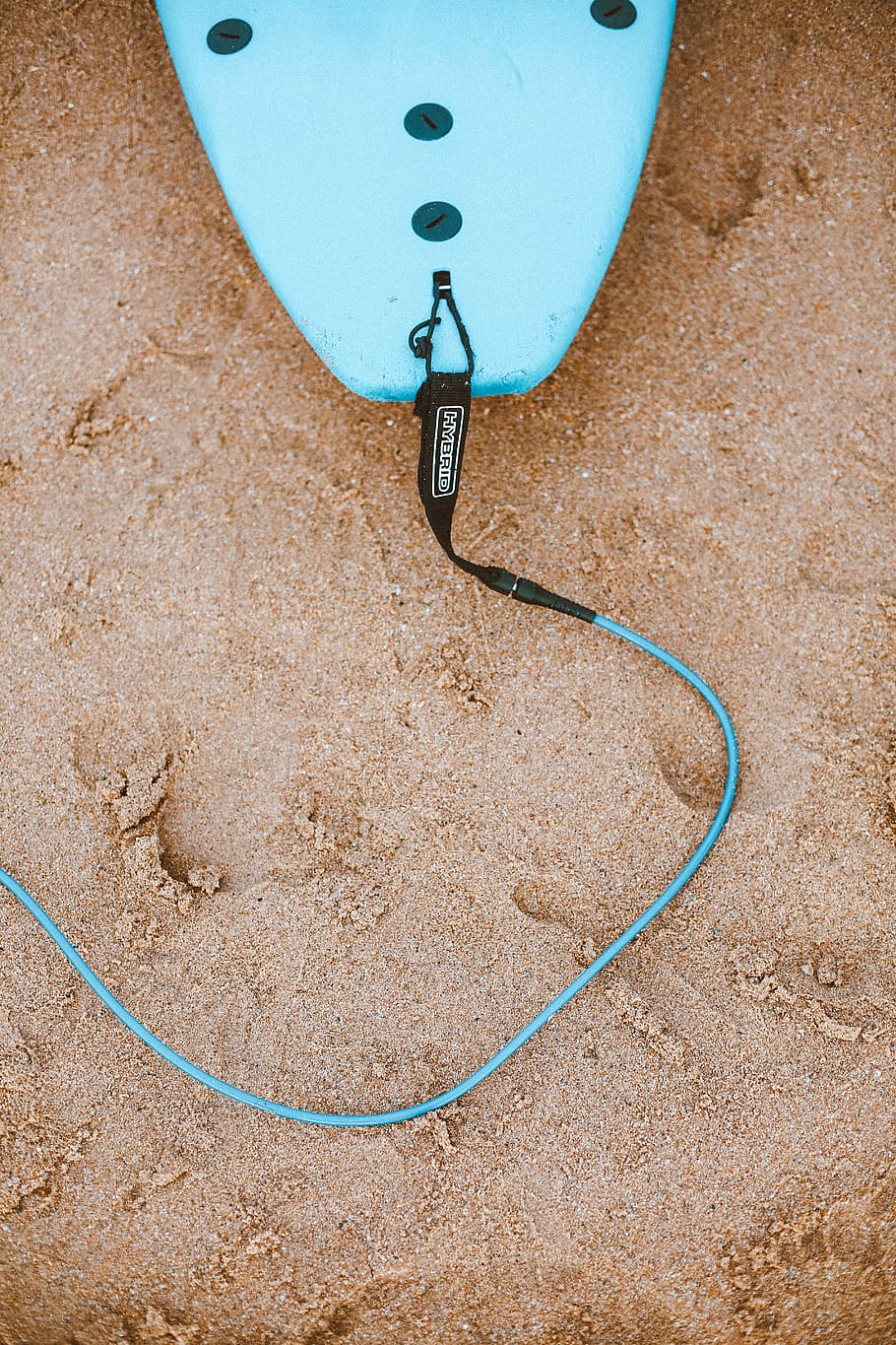 Photo of Blue Surfboard With Leash on Sand, beach, summer, surfboard leash HD wallpaper