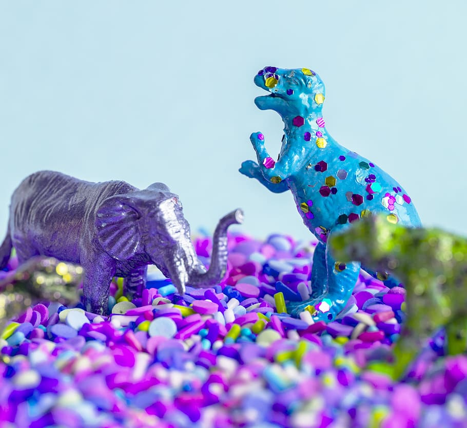 Gray and Blue Dinosaure Ffigurines, animals, assorted, background, HD wallpaper