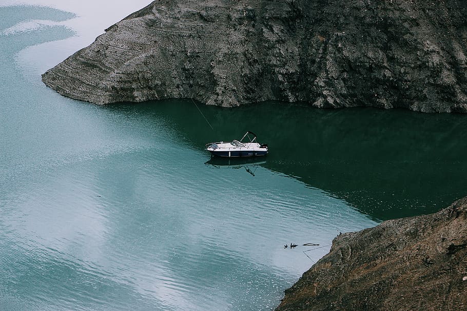 Motorboat In The Middle Of Two Mountains, adventure, daylight HD wallpaper