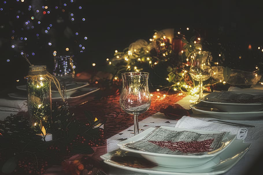 white ceramic plate, eve, table, christmas, glass, celebration HD wallpaper