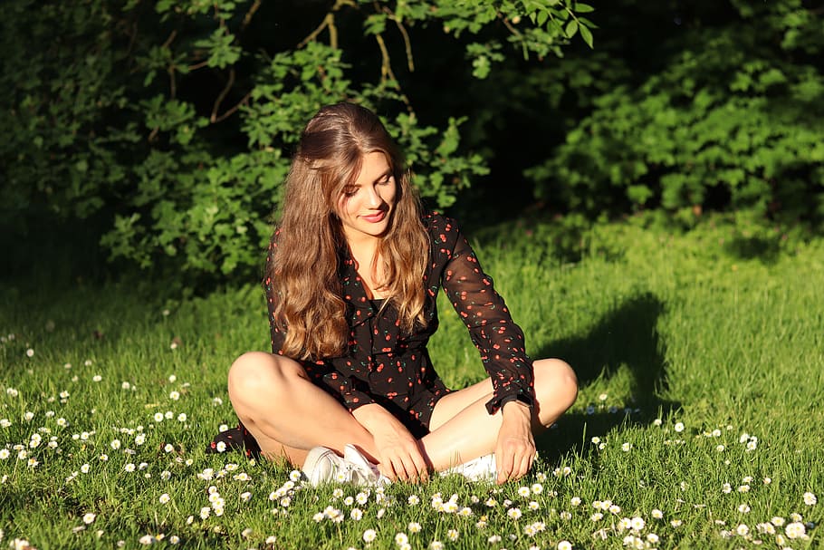 Woman Wearing Red and Brown Mesh Dress Shirt Sits on White Flower Field, HD wallpaper