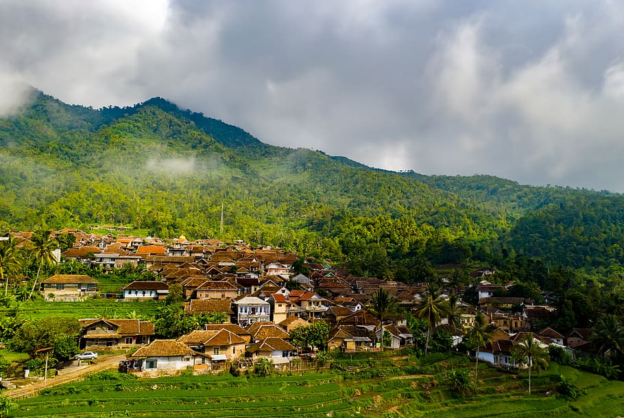 Aerial Photography of House Near Mountain, architecture, clouds HD wallpaper