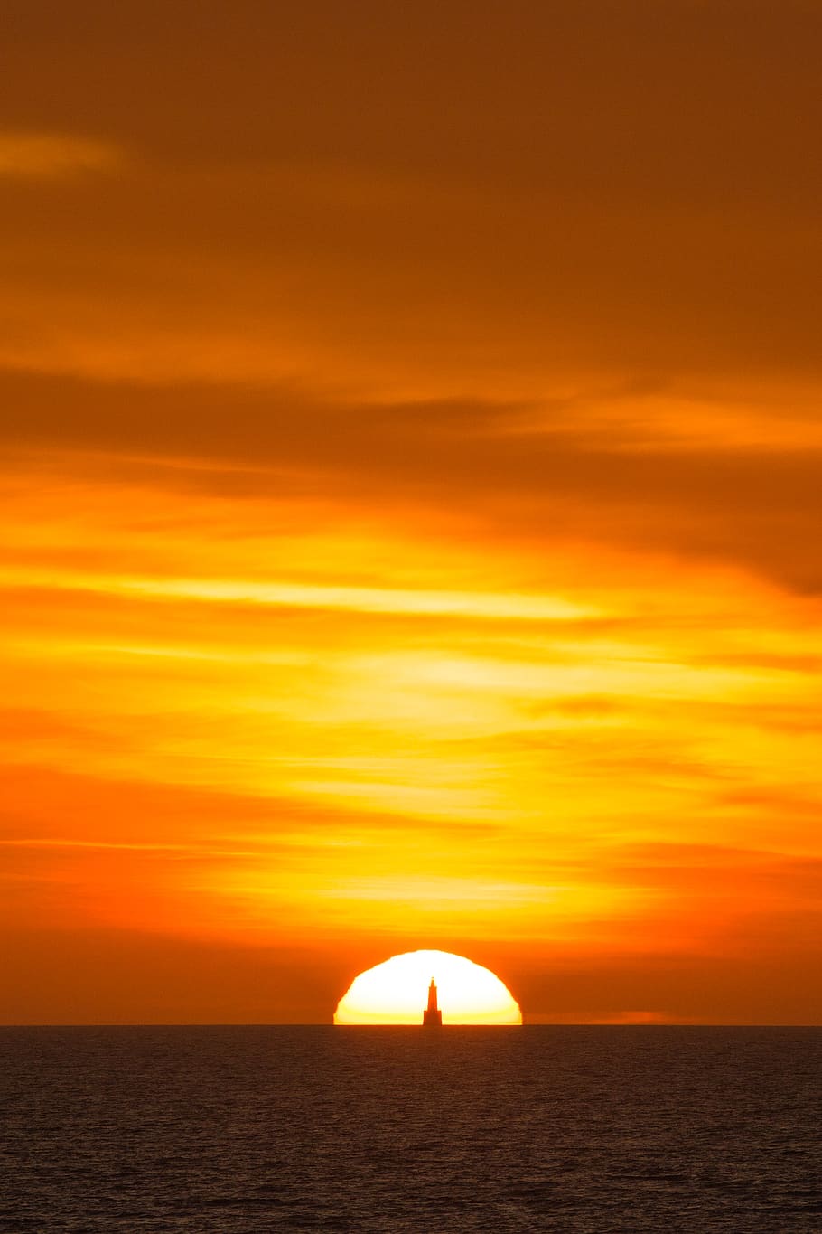 sunset on the horizon, sea, sky, water, beauty in nature, horizon over water HD wallpaper