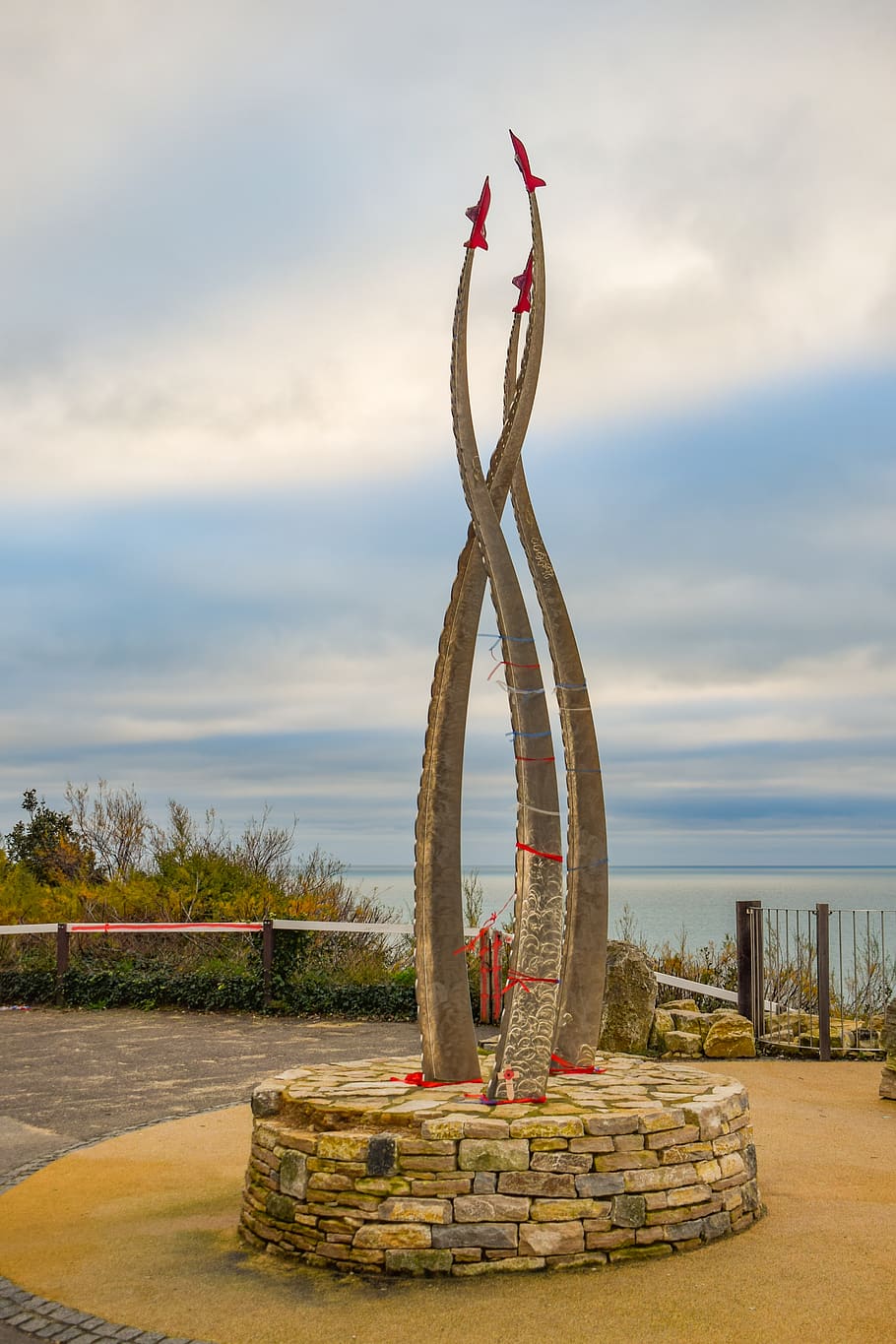 jon egging memorial, pilot, red arrows, bournemouth, england HD wallpaper