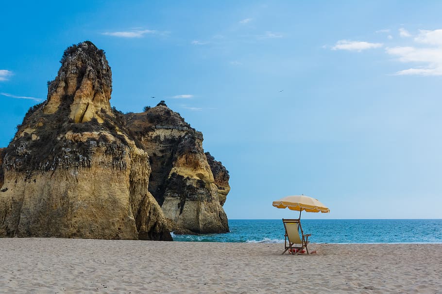 Brown Patio Umbrella Beside Shore Sand, beach, holidays, relaxation HD wallpaper