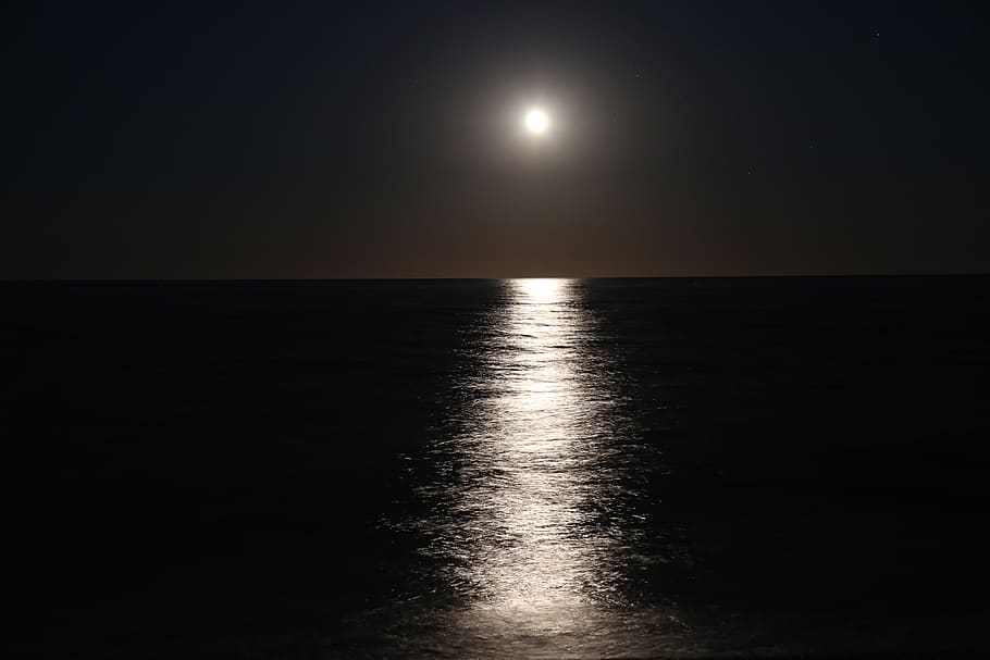 moon, water reflection, night, evening, wave, sea, water surface HD wallpaper
