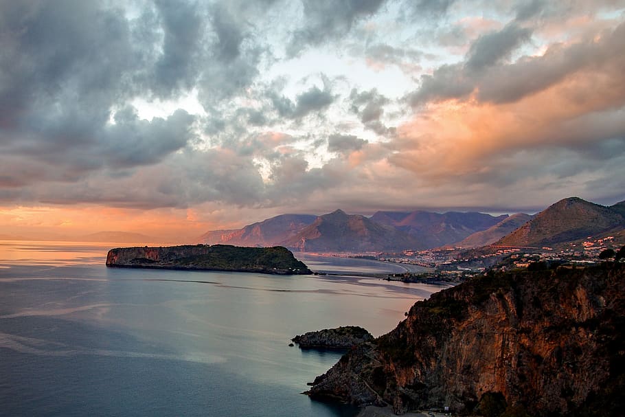 Scenic View of Dramatic Sky over Sea, bay, beach, cloudy, daylight HD wallpaper