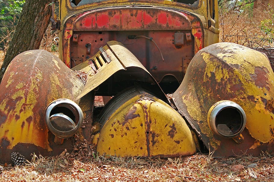 car wreck, old, rusty, vintage, abandoned, yellow, red, aged HD wallpaper