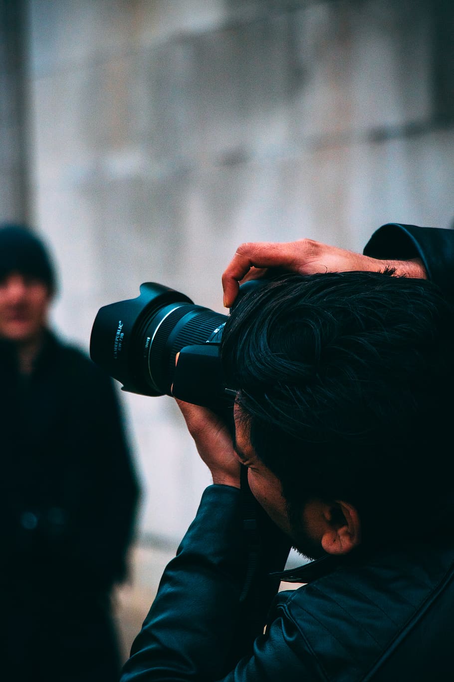 man holding DSLR camera, real people, men, lifestyles, activity HD wallpaper