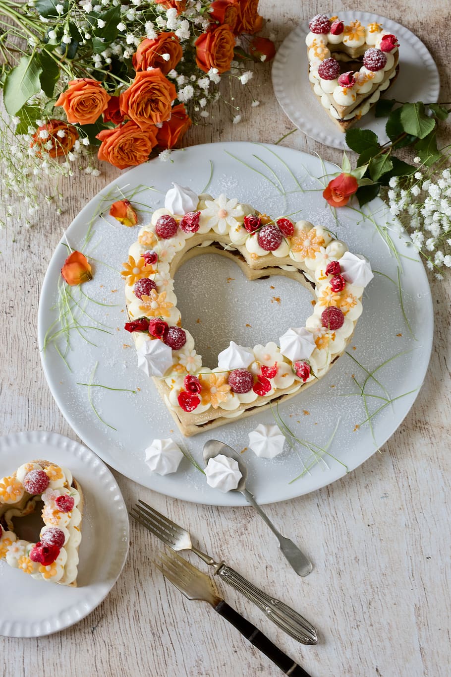 heart cake on white ceramic plate, dish, meal, food, platter, HD wallpaper
