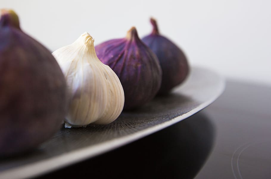 garlic, fig, violet, in a row, vegetable, freshness, healthy eating HD wallpaper