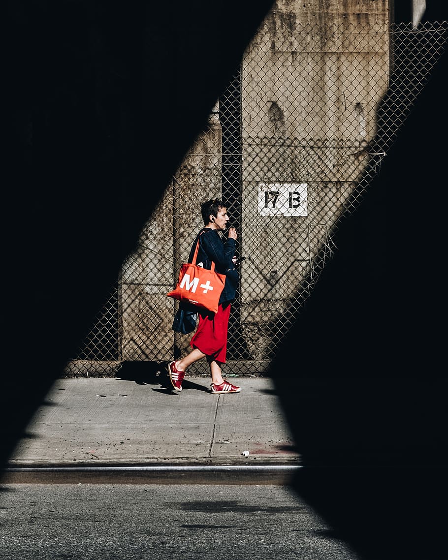 man walking carrying bag, person, human, clothing, apparel, new york HD wallpaper