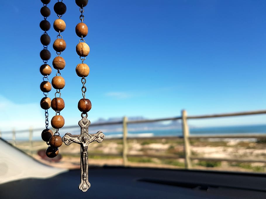 Selective Focus Photo of Brown and Silver Rosary, beach, beads HD wallpaper
