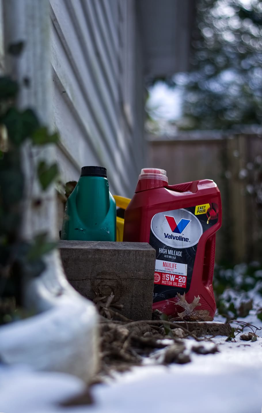 red plastic container, selective focus, day, no people, outdoors HD wallpaper
