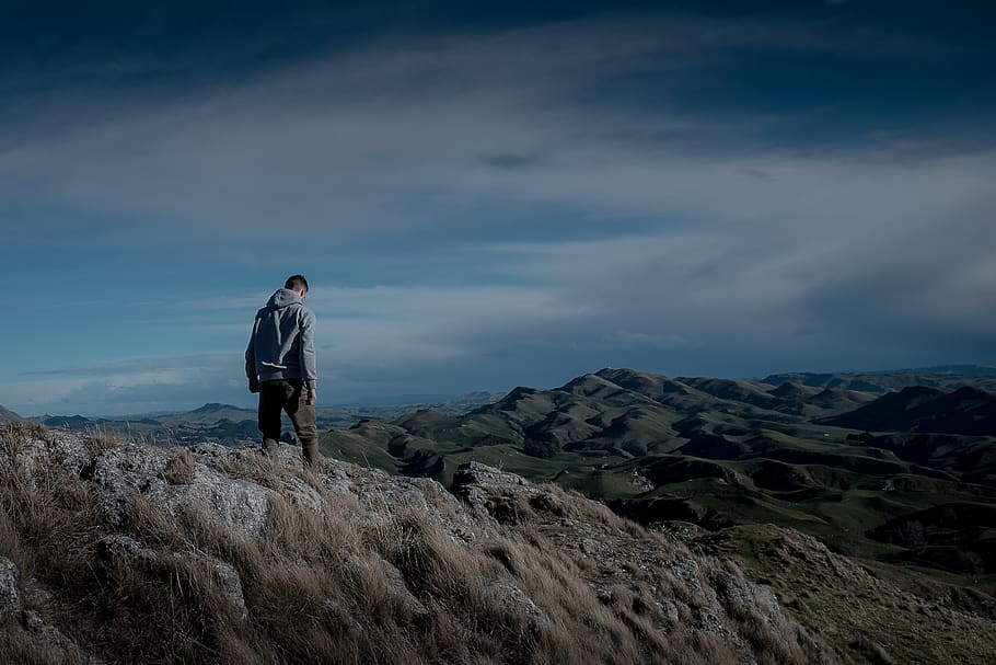 man standing on mountain, human, person, outdoors, nature, new zealand, HD wallpaper