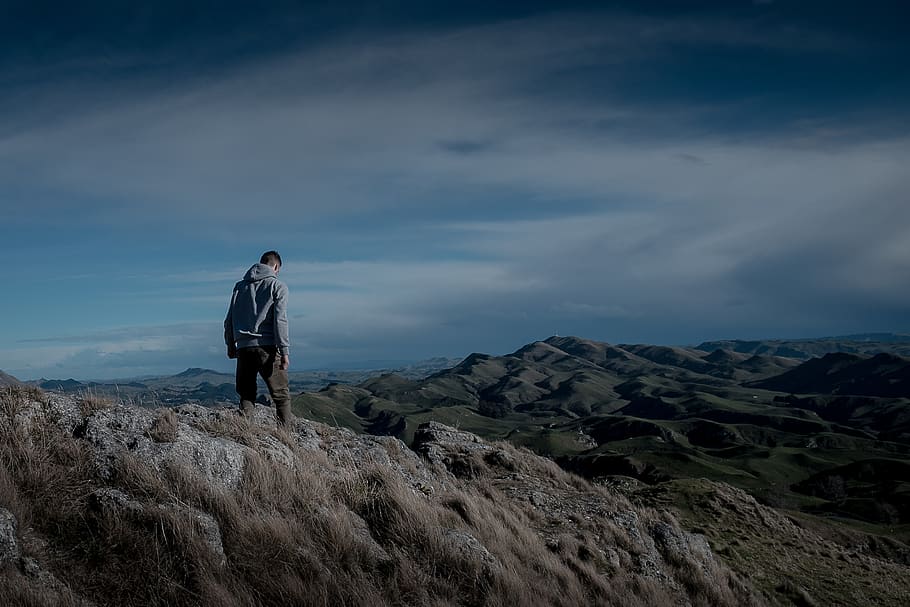 man standing on mountain, human, person, outdoors, nature, new zealand HD wallpaper