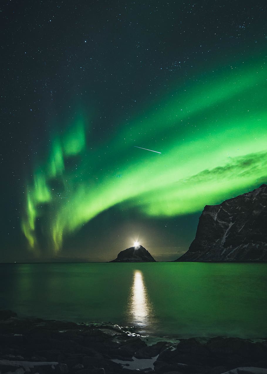 aurora borealis wallpaper, night, scenics - nature, water, beauty in nature HD wallpaper