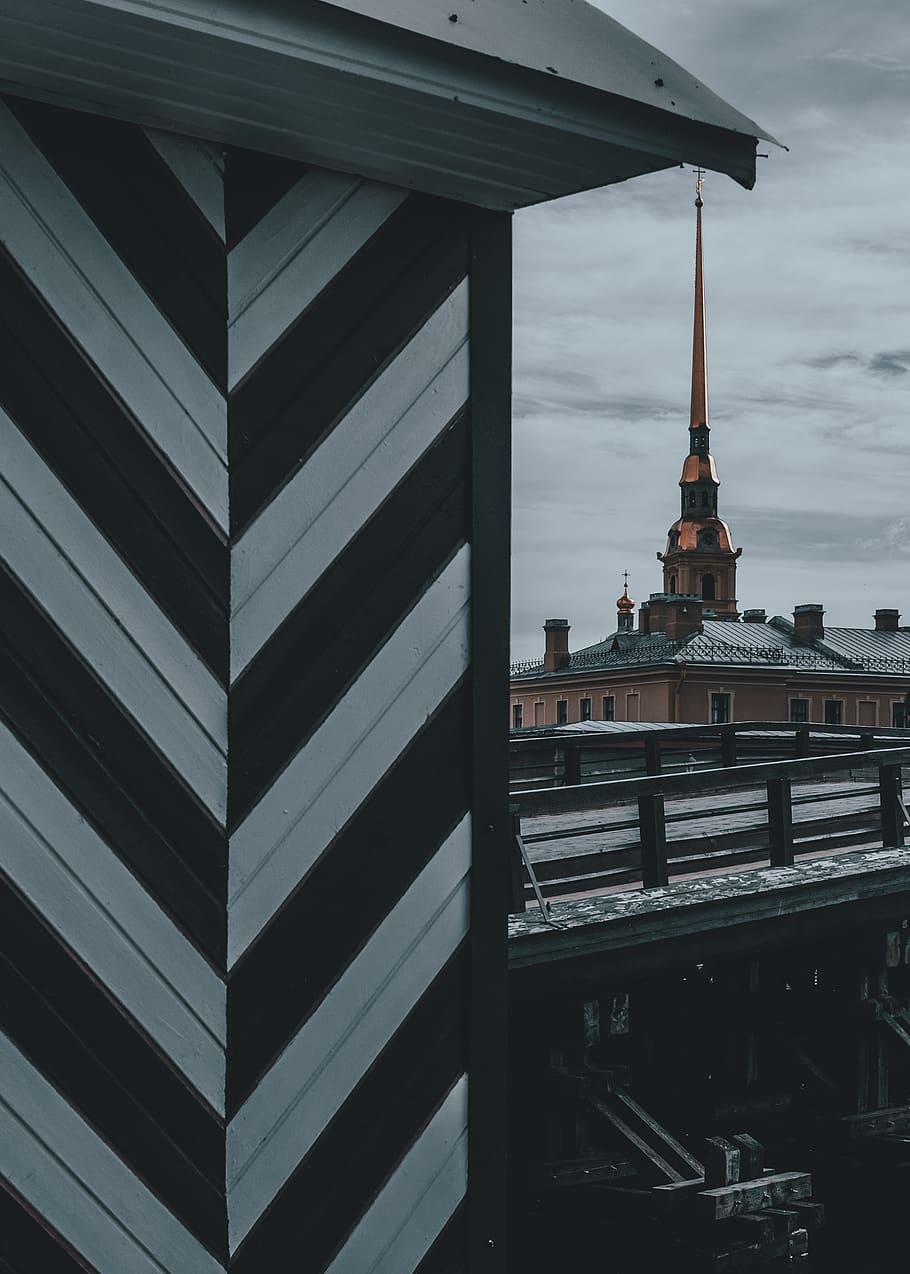 concrete buildings underneath cloudy weather, tower, spire, steeple HD wallpaper