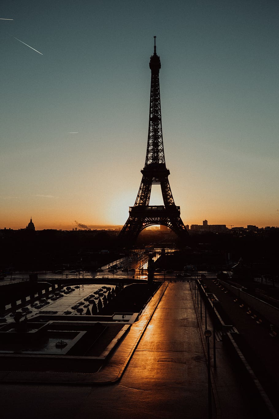 Eiffel tower during ssunset, sky, built structure, architecture HD wallpaper