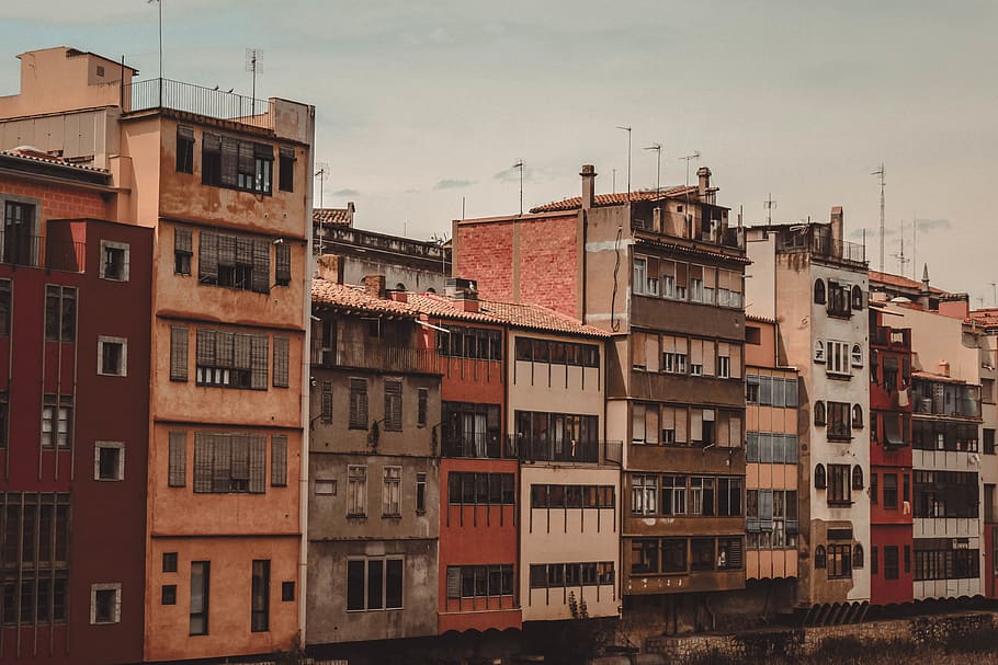 lined up concrete buildings, city, urban, town, apartment building HD wallpaper