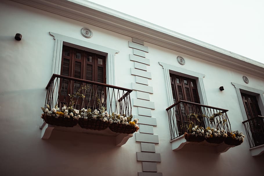 White Concrete House, apartment, architecture, balcony, building HD wallpaper