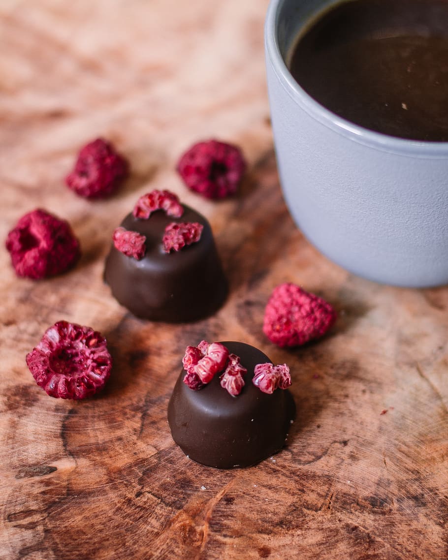 Chocolate and Raspberries, baking, candy, close-up, confection HD wallpaper