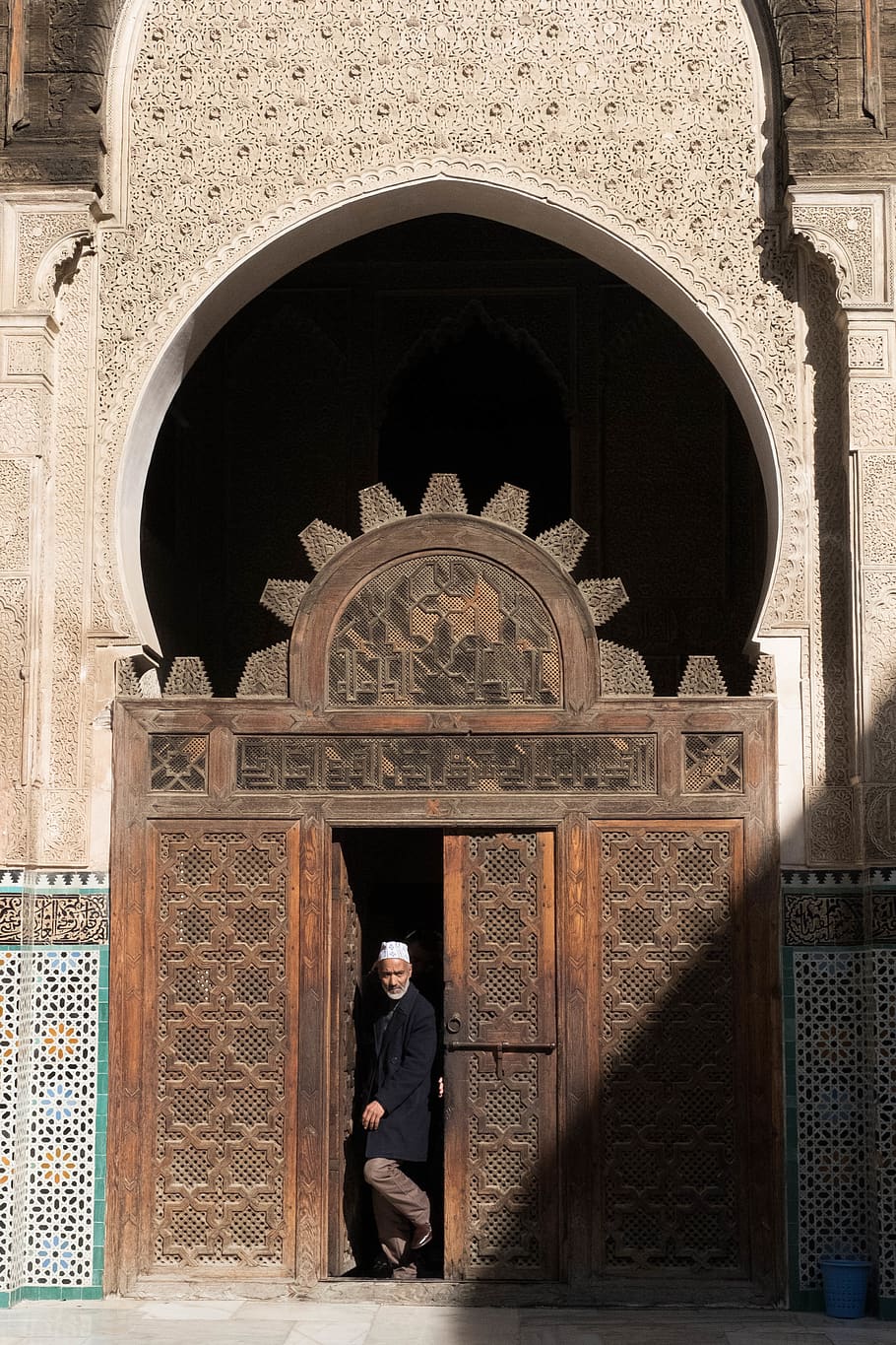 morocco, fes, white, black, shadows, man, marruecos, maroc, HD wallpaper