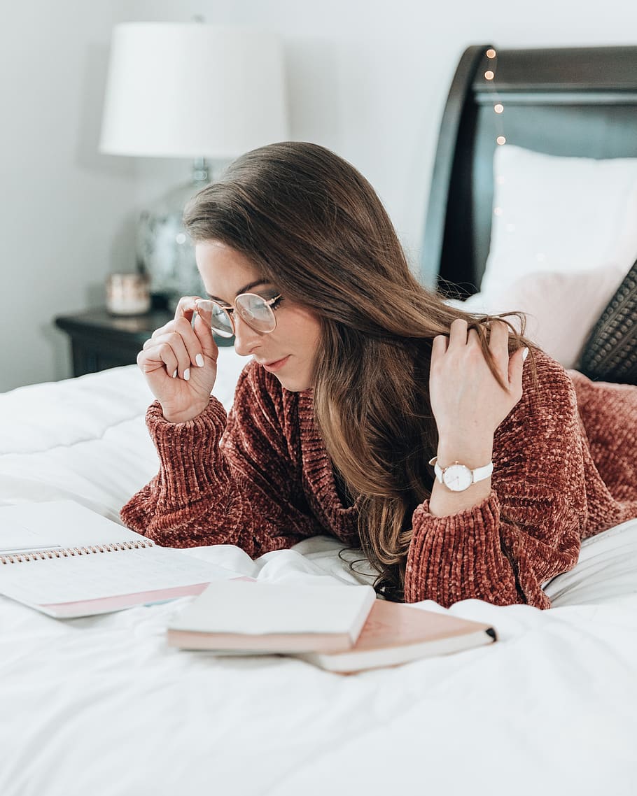 woman reading notes on bed, one person, furniture, women, lifestyles HD wallpaper
