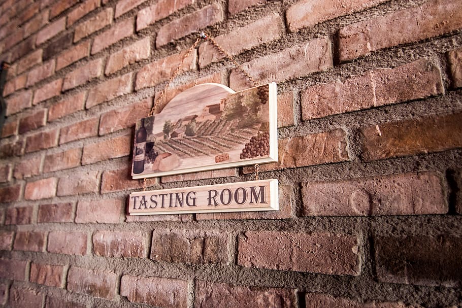 Brown Wooden Tasting Room-printed Wall Decor, brickwall, classic HD wallpaper