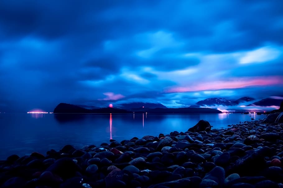 Body of Water Under Cloudy Sky, bay, clouds, dark, dawn, evening HD wallpaper