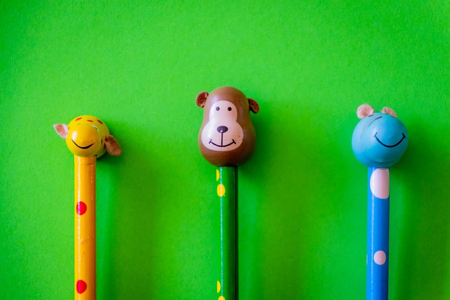 Three Animal Head Pencils, animals, close-up, colors, green, little HD wallpaper