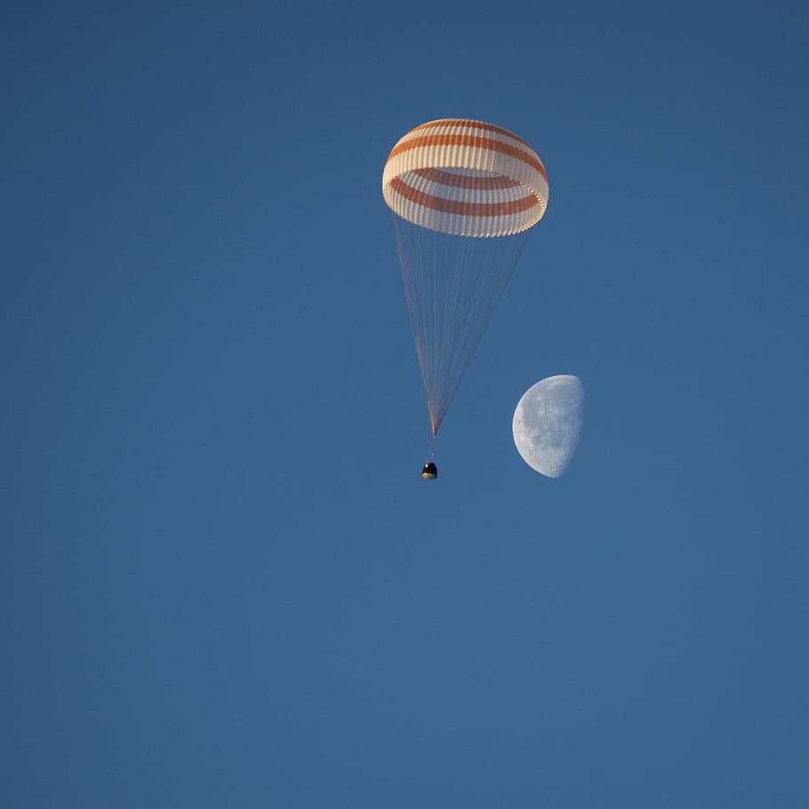 high, spacecraft, flying, ride, para, parachute, sky, mid-air HD wallpaper
