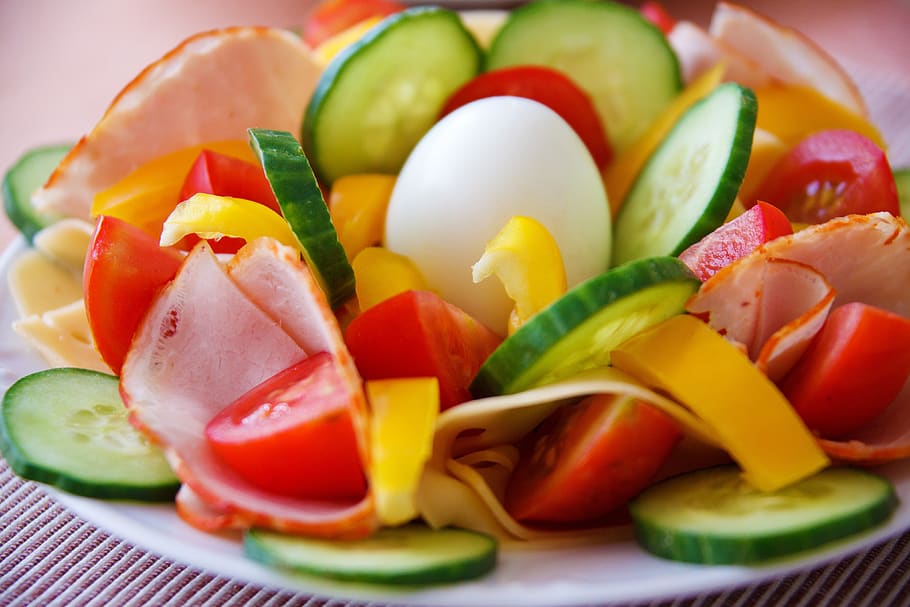 Sliced Cucumber and Tomato Salad Food Photography, cucumbers HD wallpaper