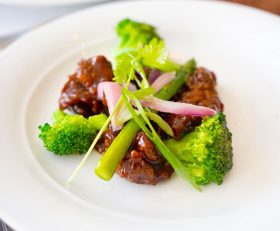 beef, broccoli, onion, food, dinner, plate, delicious, cuisine HD wallpaper
