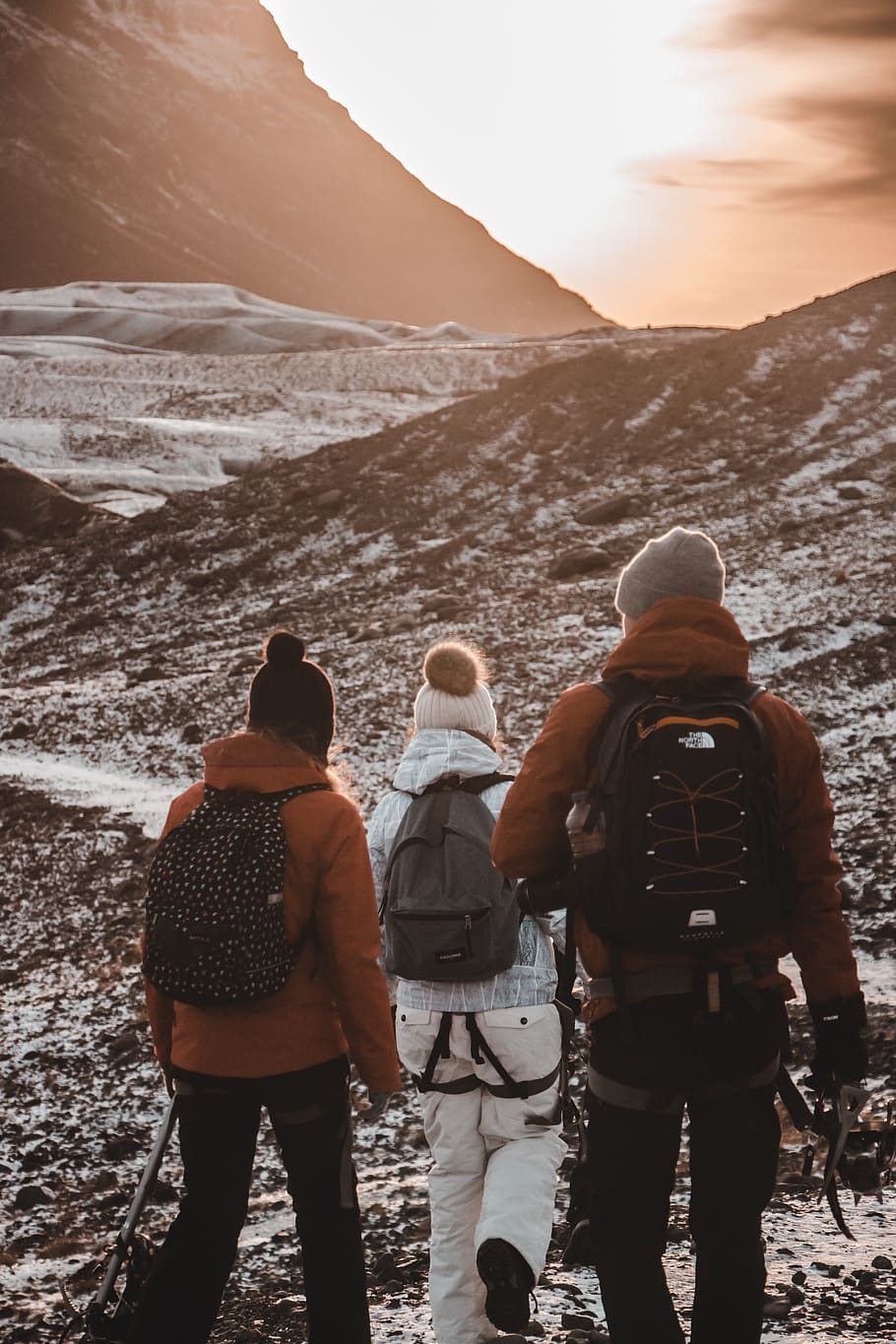 three people walking beside mountain, iceland, snow, sunrise HD wallpaper
