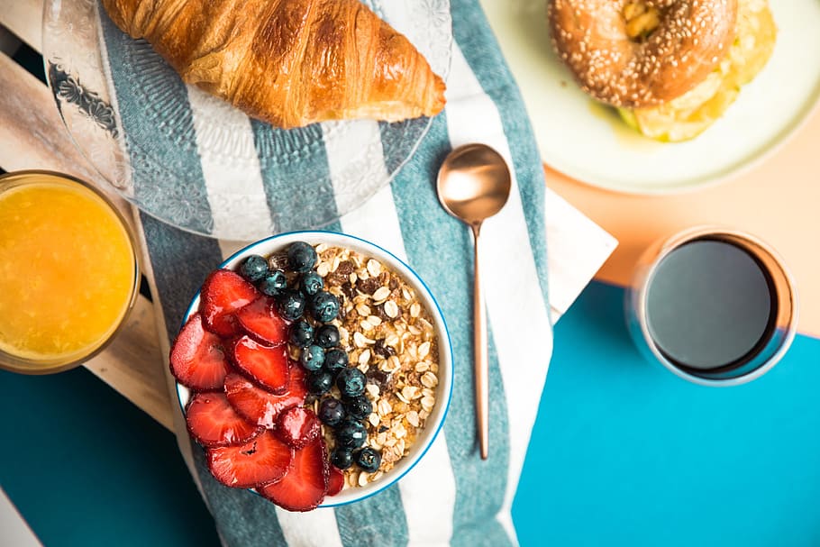 Berries & Granola Photo, Coffee, Food, Breakfast, Flatlay HD wallpaper