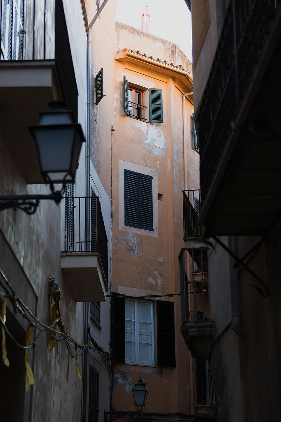 spain, palma, window, balcony, facade, wall, house, building HD wallpaper