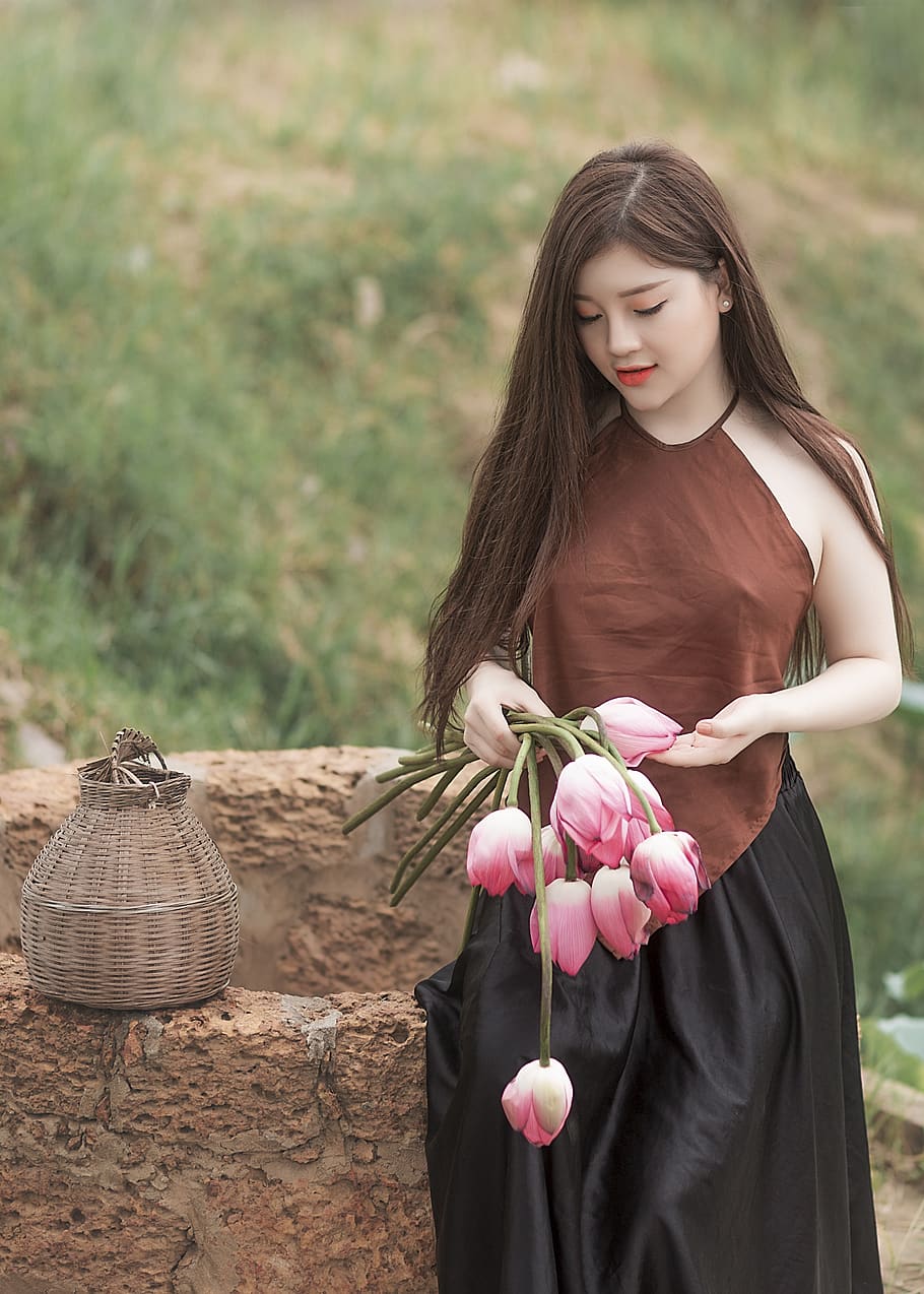 Woman Holding Pink Tulips, beautiful, beauty, blurred background, HD wallpaper