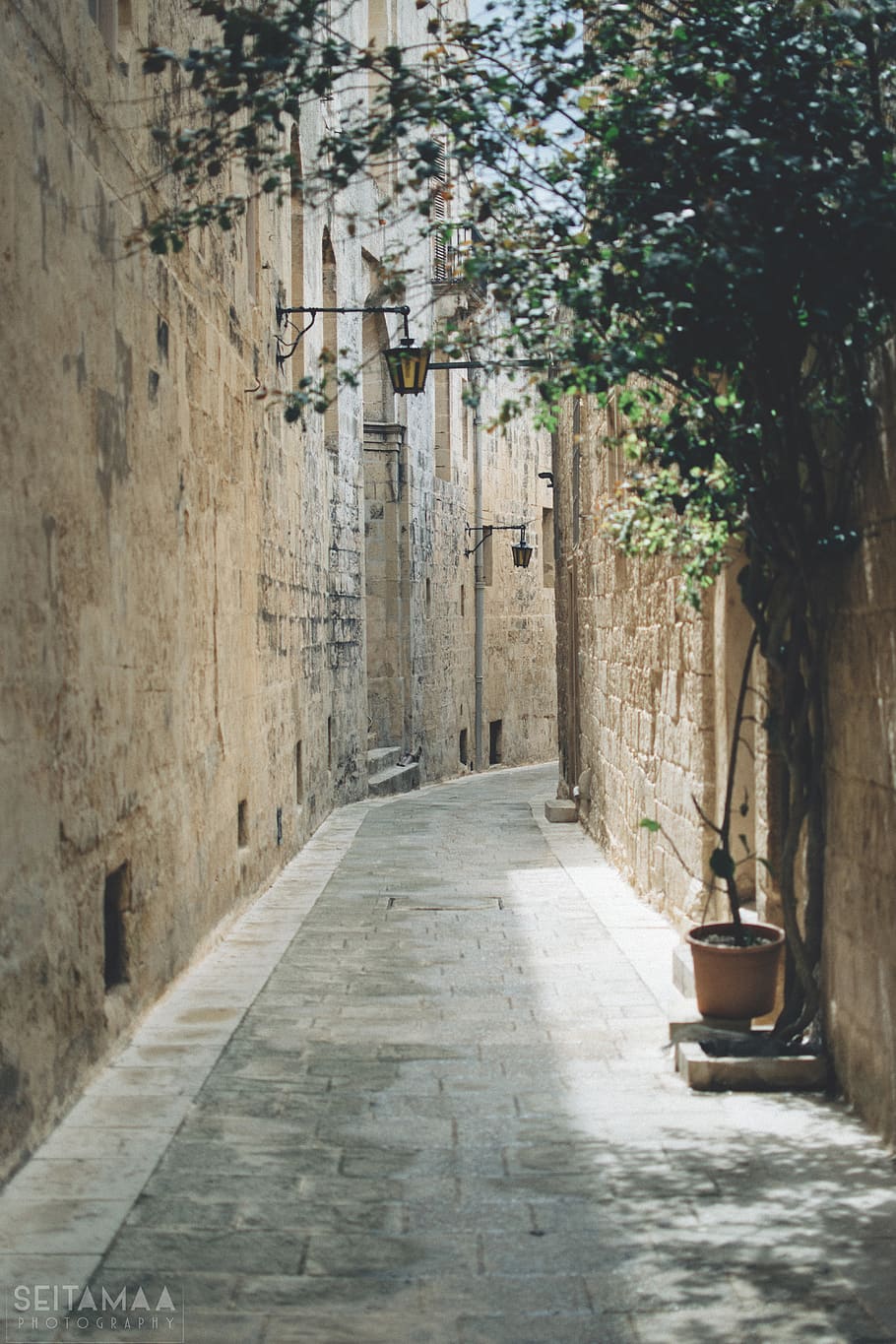 road between walls, city, street, town, urban, building, path HD wallpaper