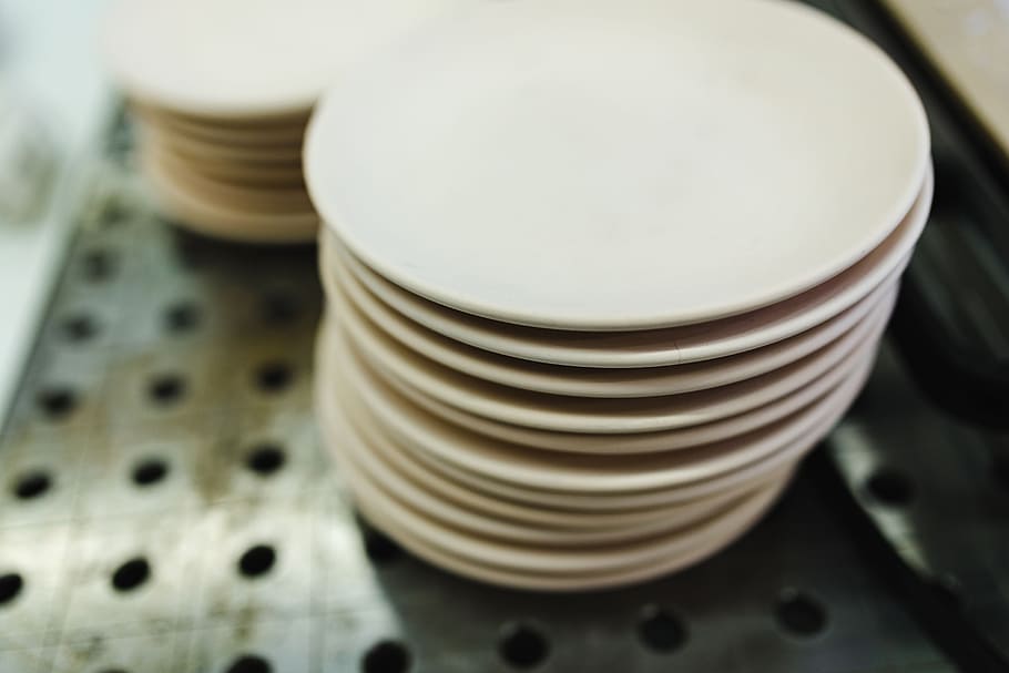 Collection of ceramic pottery, dishes, dishware, kitchenware HD wallpaper