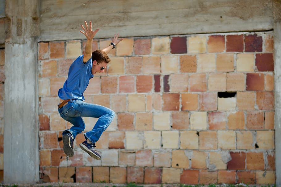 man on air, full length, jumping, one person, motion, mid-air HD wallpaper