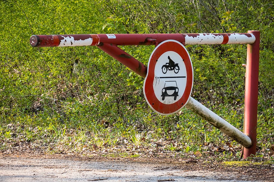 turnpike, barrier, forbidden passage, shield, prohibitory, lock HD wallpaper