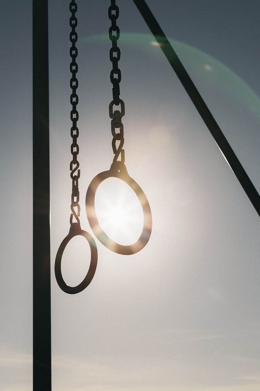 hanging chain silhouette, no people, jewelry, close-up, indoors HD wallpaper