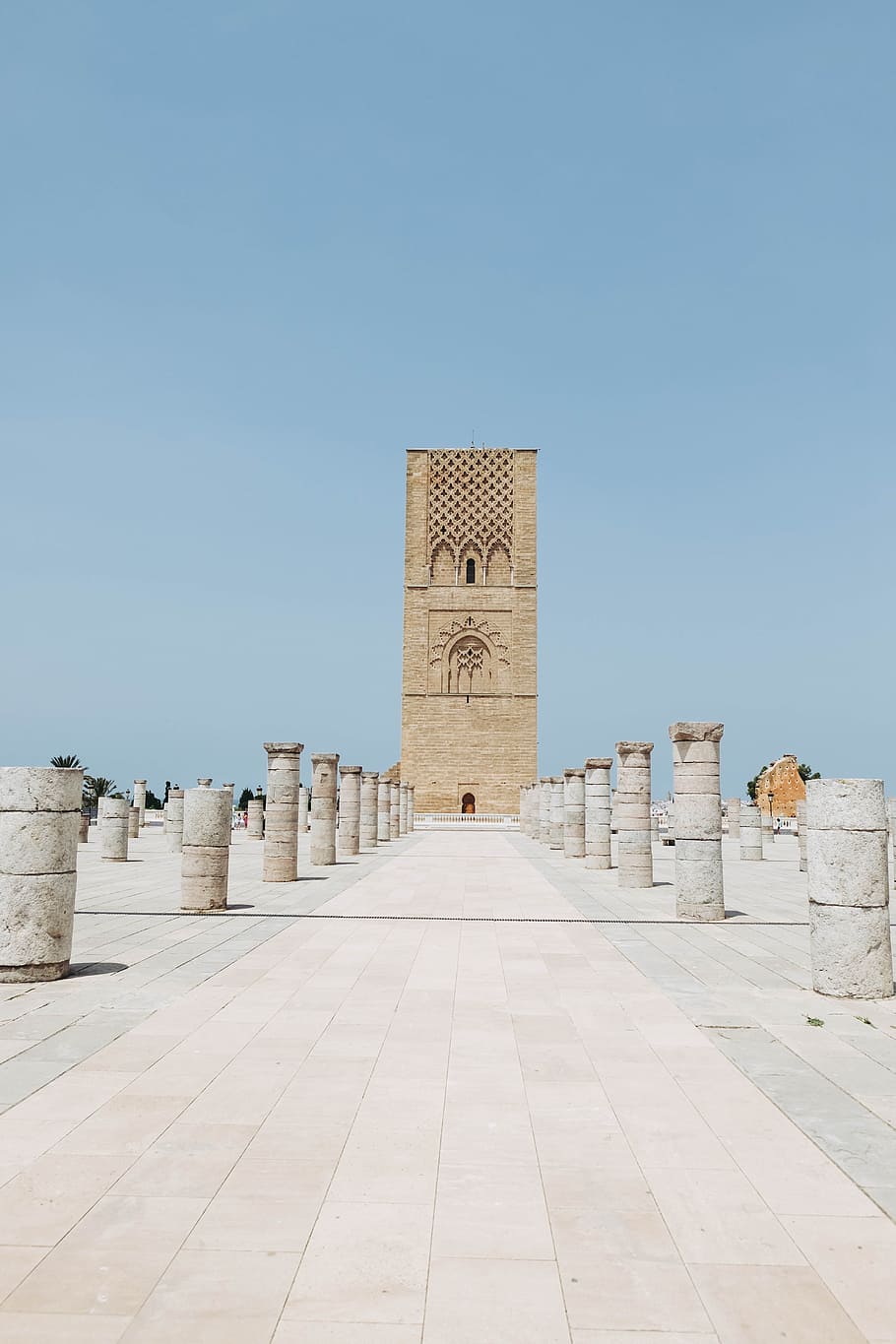 Ancient monuments. Старые башни бежевые. Марокко Рабат мраморный фонтан. Al.Mansoor building.