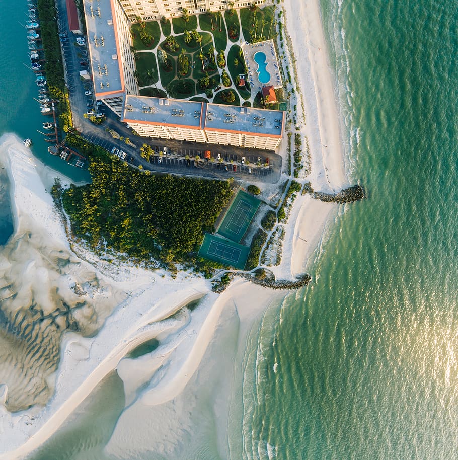 Aerial View of Island, architecture, beach, boats, building, ocean HD wallpaper