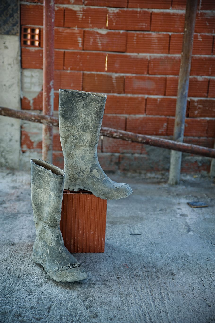 construction, boots, work, object, brick, workspace, business HD wallpaper