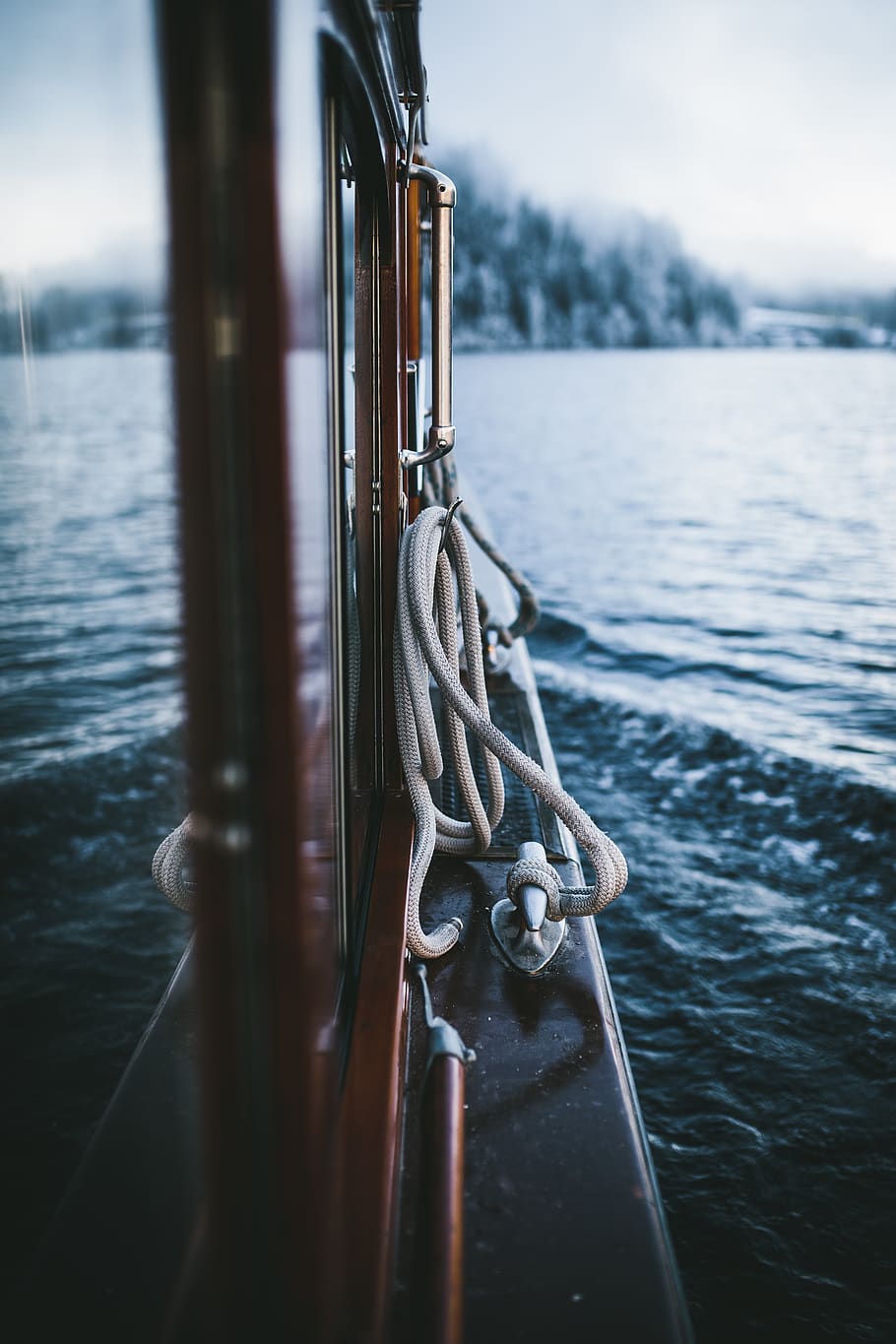 selective-focus photograph of rope beside body of water, boat, HD wallpaper