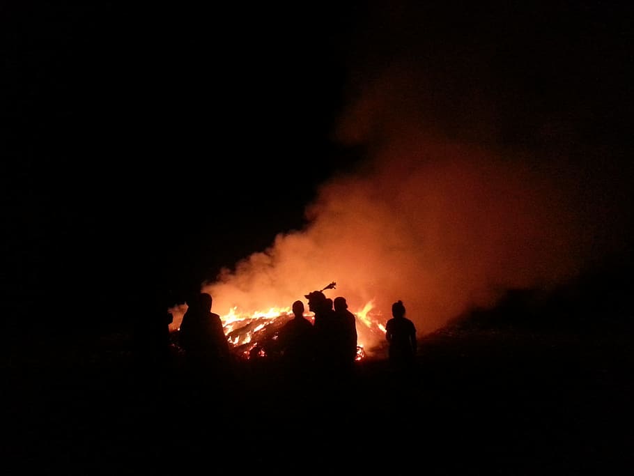 silhouette of people facing fire, bonfire, crowd, orange, burn HD wallpaper