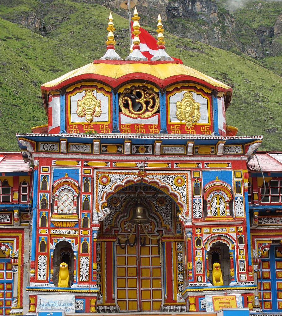 Badrinath temple uttarakhand india asia Stock Photo - Alamy